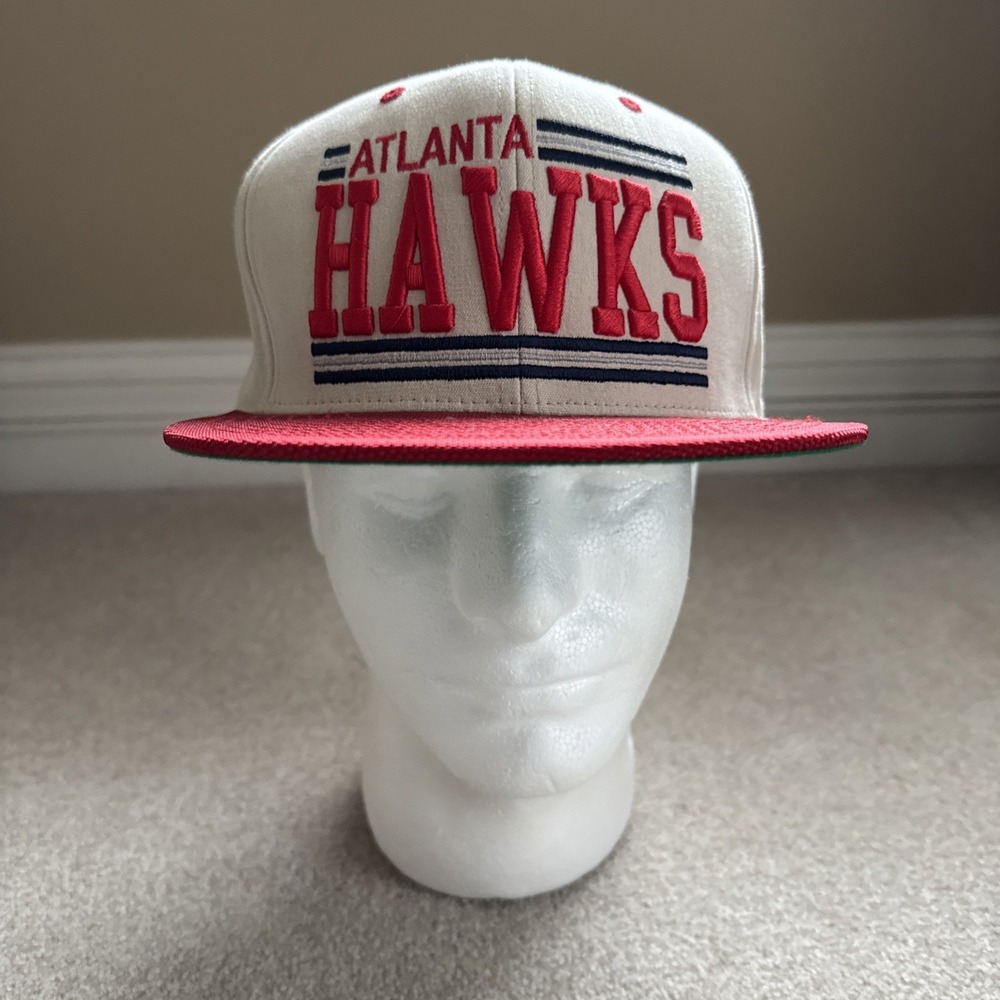 Mitchell & Ness Off White/Red NBA Atlanta Hawks Natural Snapback